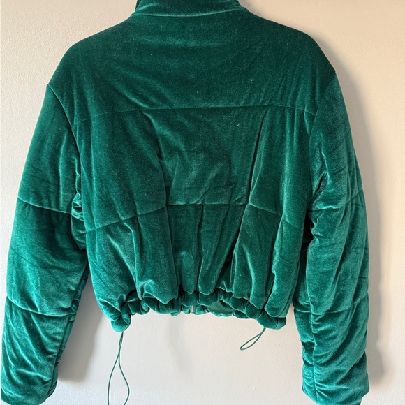 NWT Kill Wardrobe Velvet like puffer coat. Size large - Picture 3 of 5